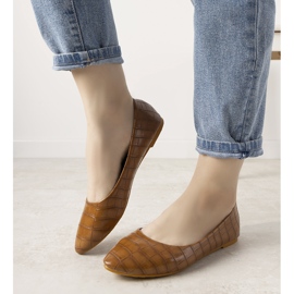 BM Balerine de cămilă în modelul pielii de crocodil Camilia maro 1