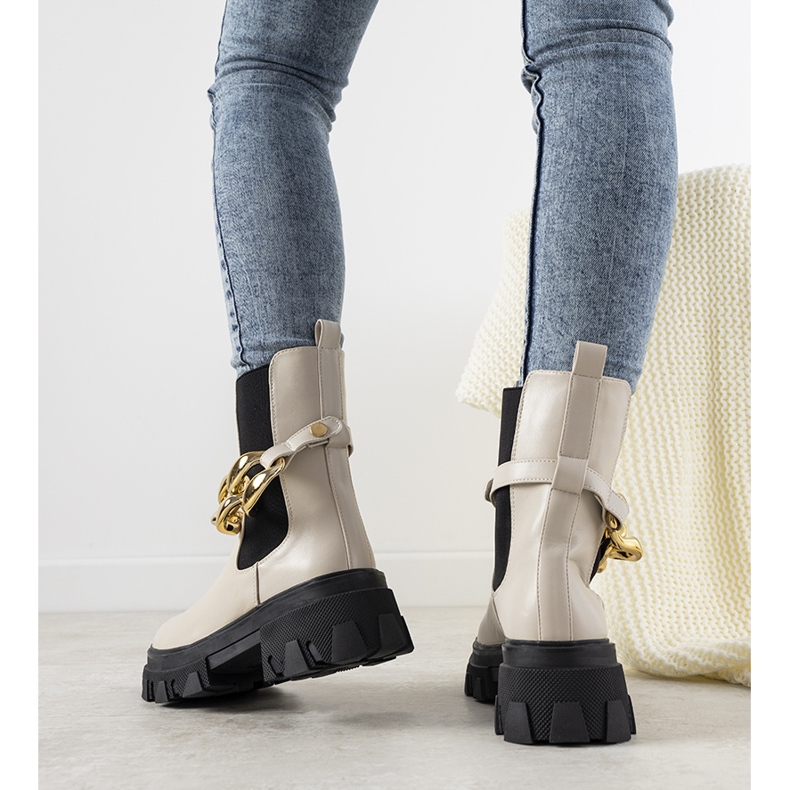 Cizme bej cu lanț de atenție 1