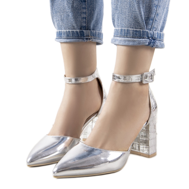 Pompe de argint pe postul Ayers 1