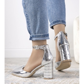 Pompe de argint pe postul Ayers 2