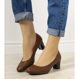 Pompe maro pe stâlp 1 Pompe maro pe stâlp 1