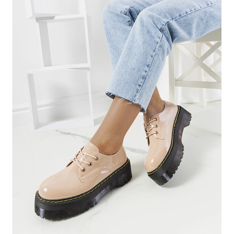 Pantofi bej cu talpa Hooper inalta 1