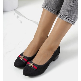 Pompe negre cu papion Vijver negru 1