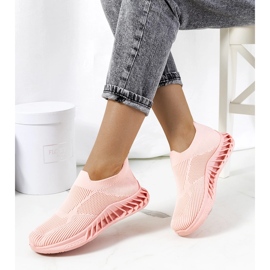 Adidasii roz ai Nedei 1