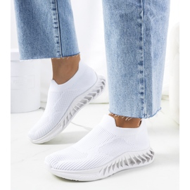 Adidasii albi ai Nedei 1