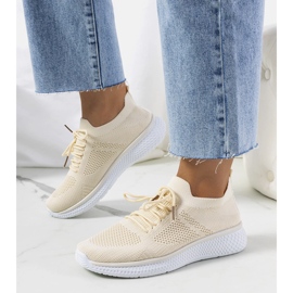 Adidasi sport bej ai lui Michael 1