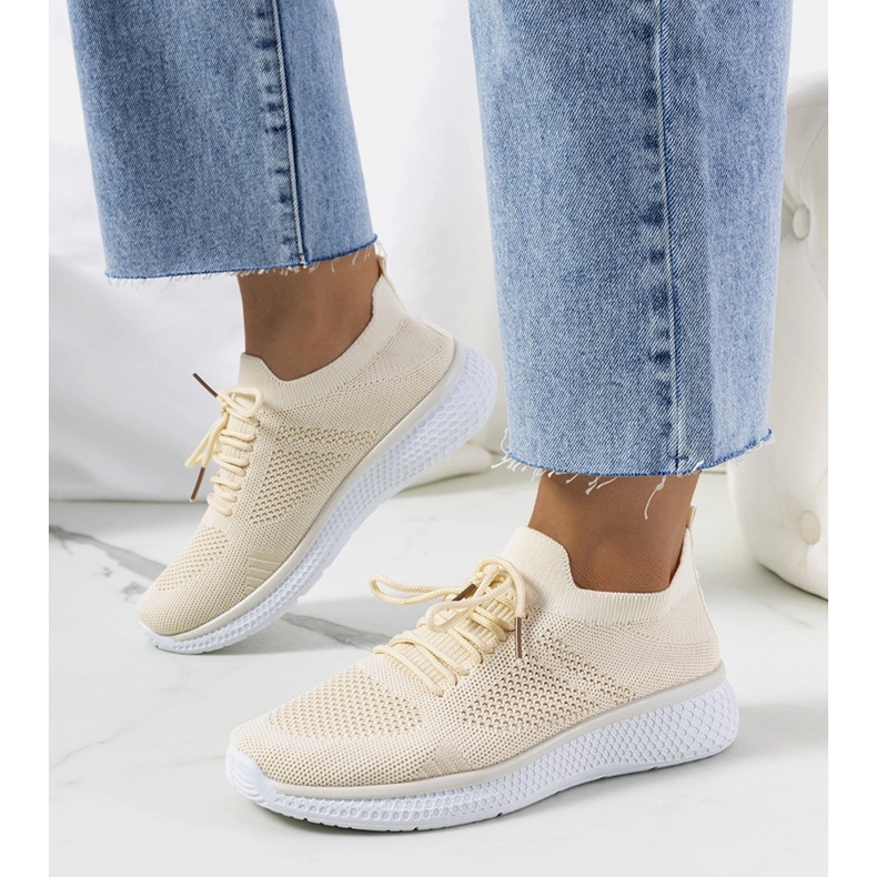 Adidasi sport bej ai lui Michael 1