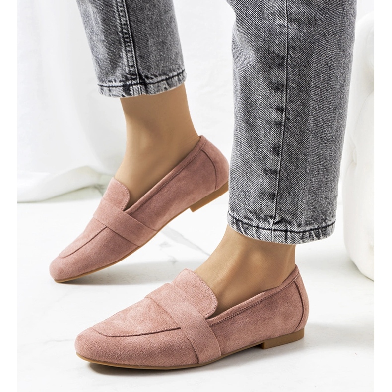 Pantofii roz de damă ai Hannei 1