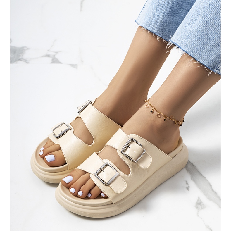 Papuci bej cu catarame Ageston 1