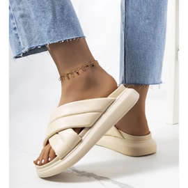 Papuci bej pe platforma Allport 1