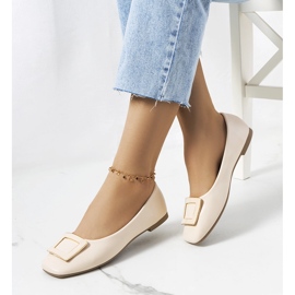 Balerini Bej Purvis 1 Balerini Bej Purvis 1