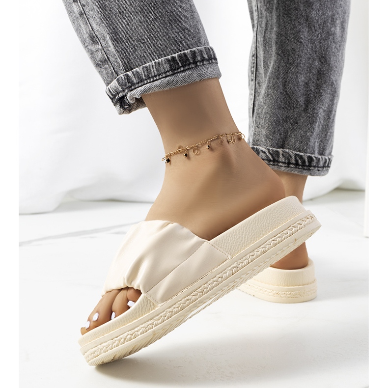 Papuci bej pe platforma Baldwin 1