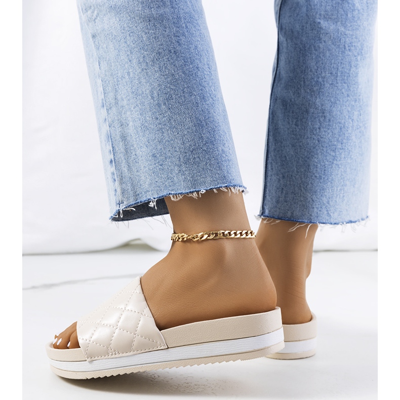 Papuci matlasați Hassell bej 2