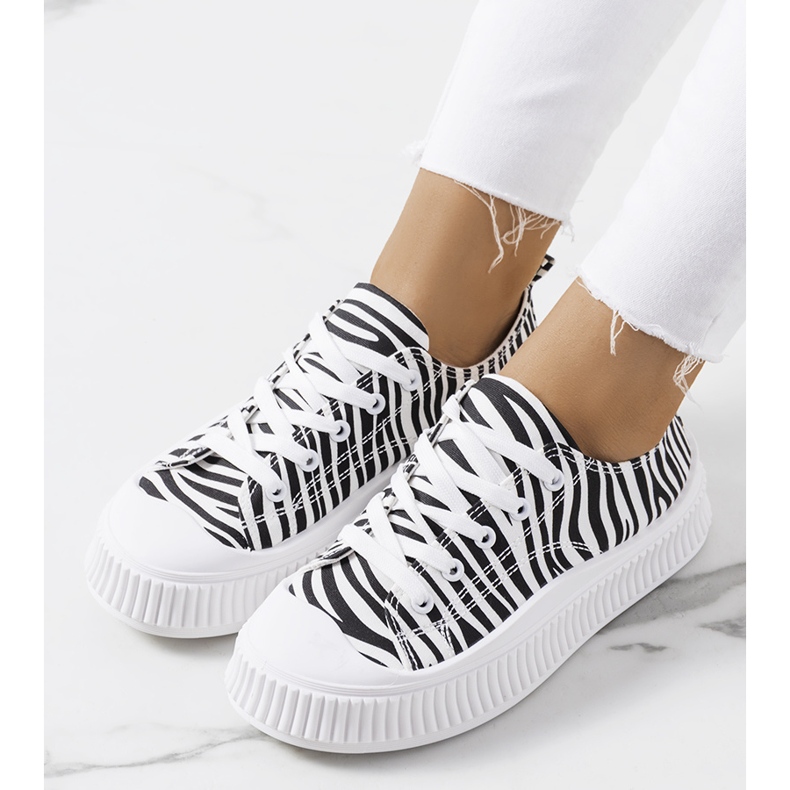 Tenisi alb-negru pe platforma Chovka 1