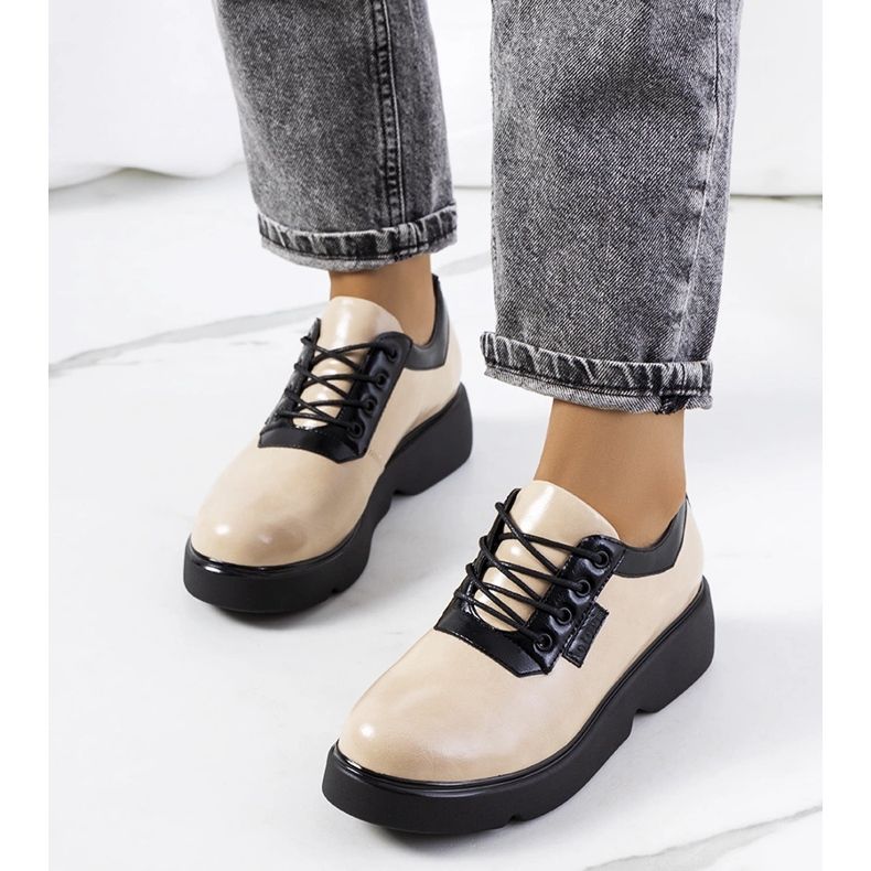 Pantofi bej de la Parram 1