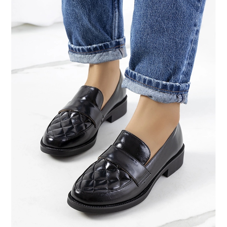 Mocasinii negri ai lui Alexan negru 1