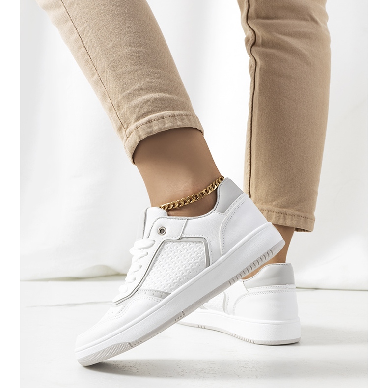 Tenisi albi de la Banksia gri 1