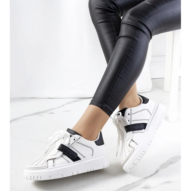 Tenisi albi cu velcro de la Pates 1