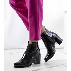 Piele lacuita neagra de la Norwich negru 1