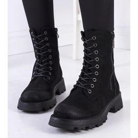 Capcani din Worcester negru 1 Capcani din Worcester negru 1