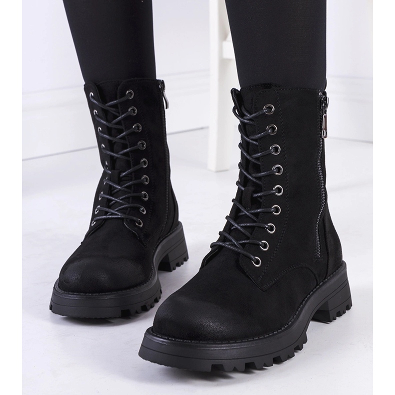 Capcani din Worcester negru 1 Capcani din Worcester negru 1