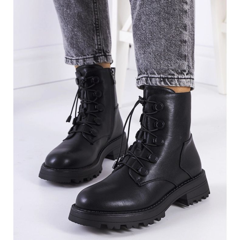 Cizme negre din piele ecologică de la Cesterfield negru 1