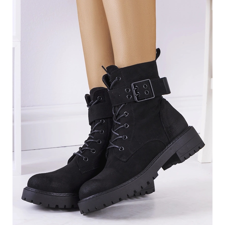 Capcani Black Tarrin negru 1