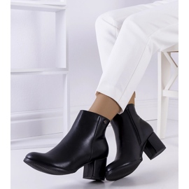 Cizme negre pe stâlp din piele ecologică Durnatel negru 1 Cizme negre pe stâlp din piele ecologică Durnatel negru 1