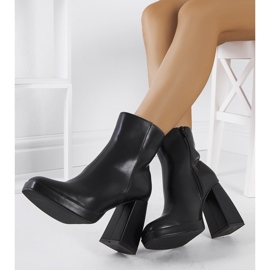 Botine negre pe stâlpul Jilin negru 1