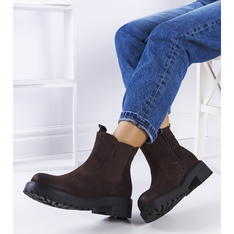 Cizme maro din piele intoarsa ecologica de la Ecrin 1