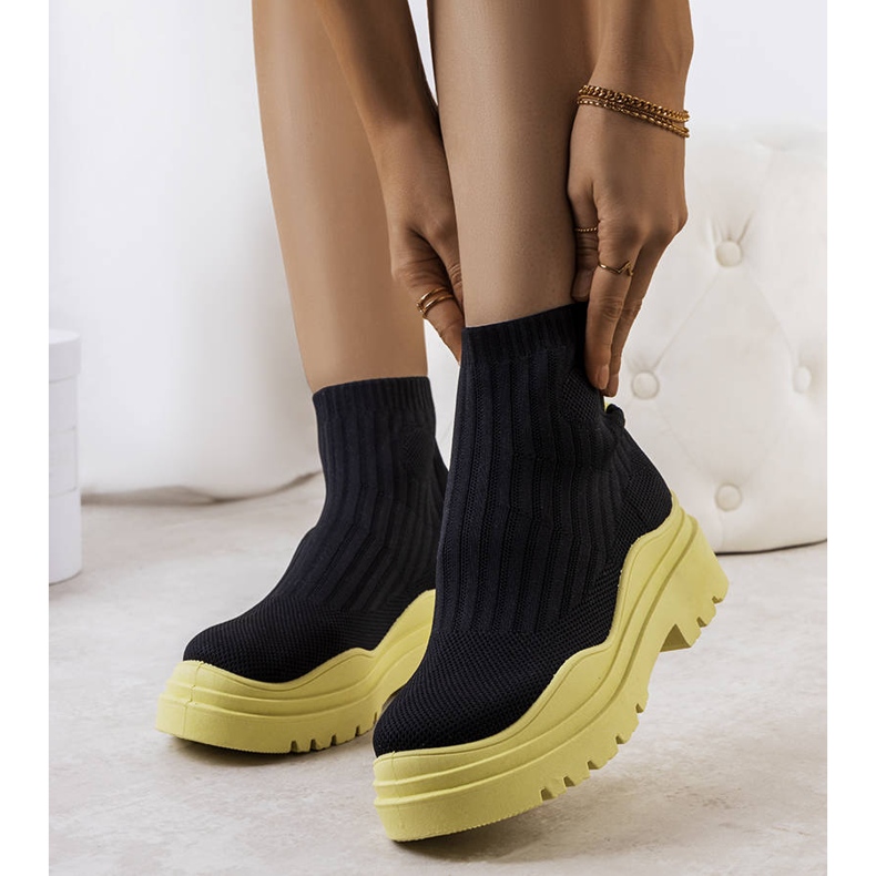 Adidași înalți negri și galbeni de la Marks negru 1