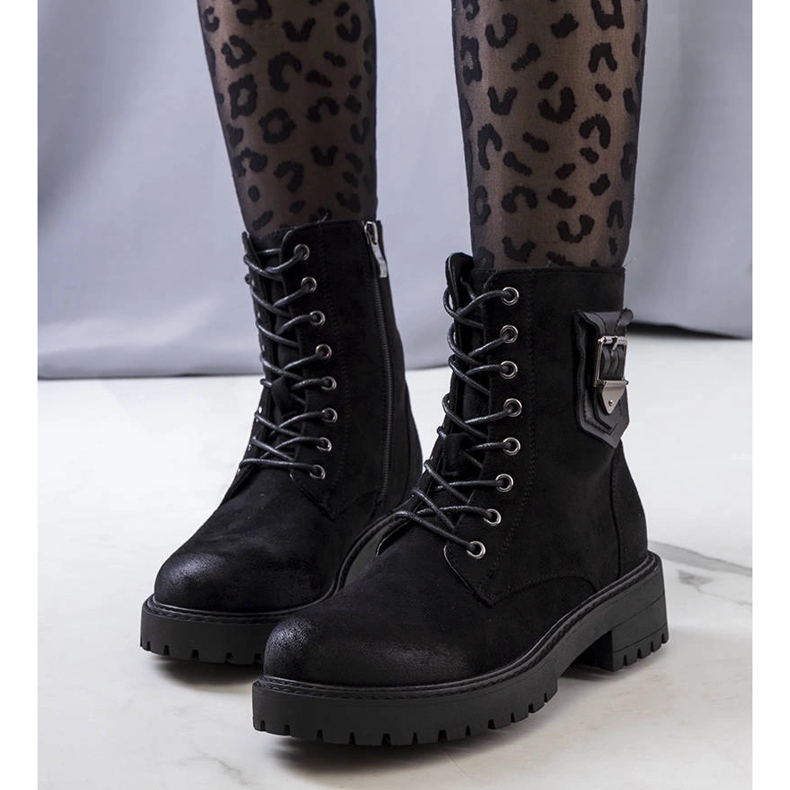 Capcanatorii negri ai lui Judy negru 1