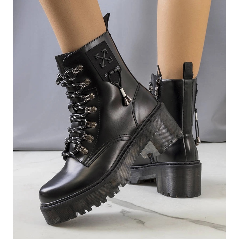 Cizme negre cu legare decorativă Laverda negru 1