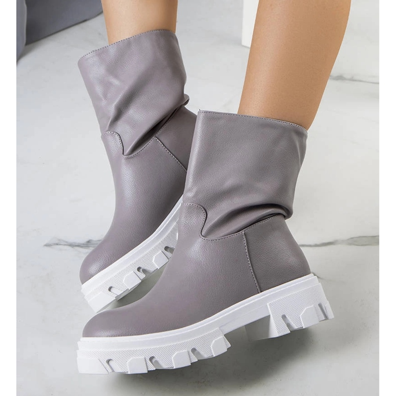 Cizme izolate gri Nasidi 1