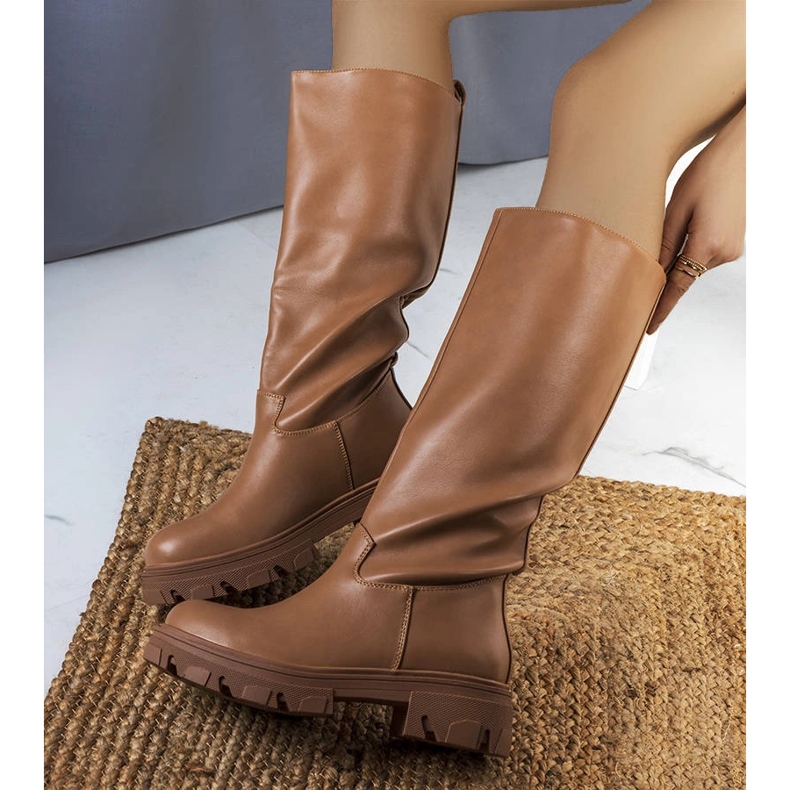 Cizme izolate maro de la Romelio 1