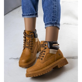 Cizme izolate maro de la Nadel 1