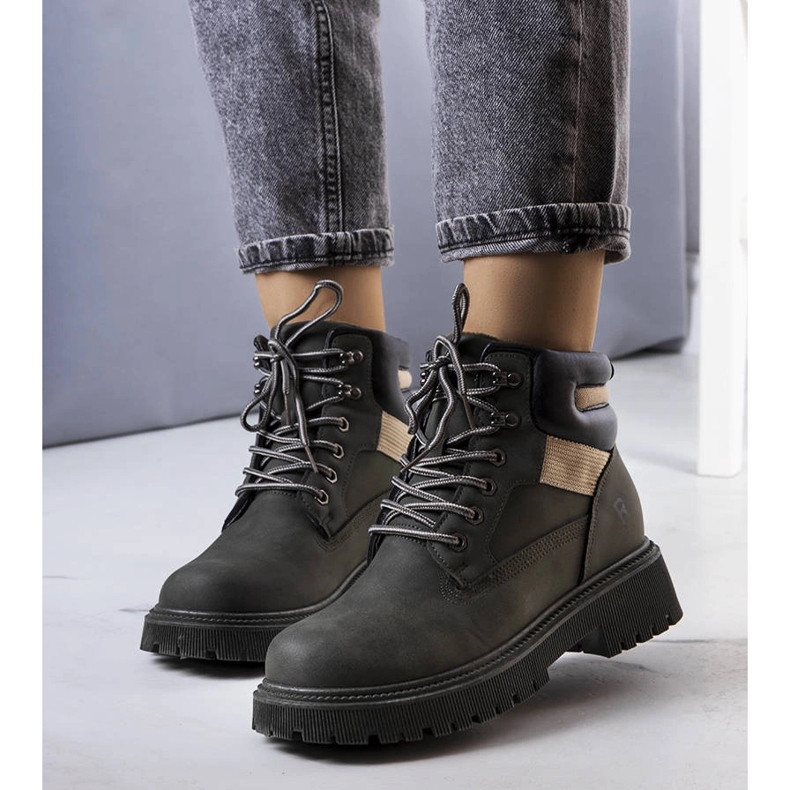 Cizme verzi, izolate, de la Nadel verde 1