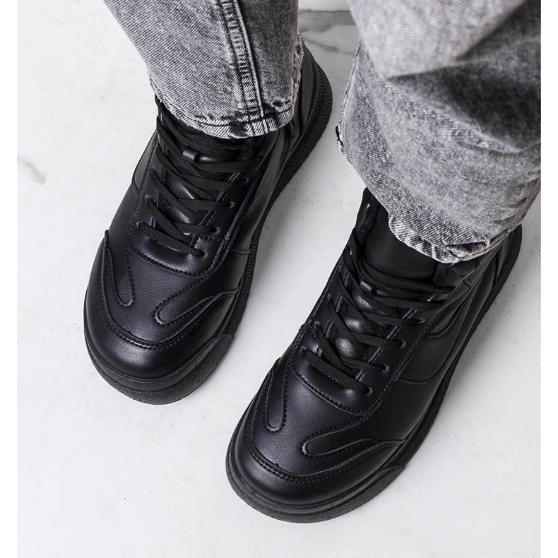 Tenisi izolați negri de la Korti negru 1