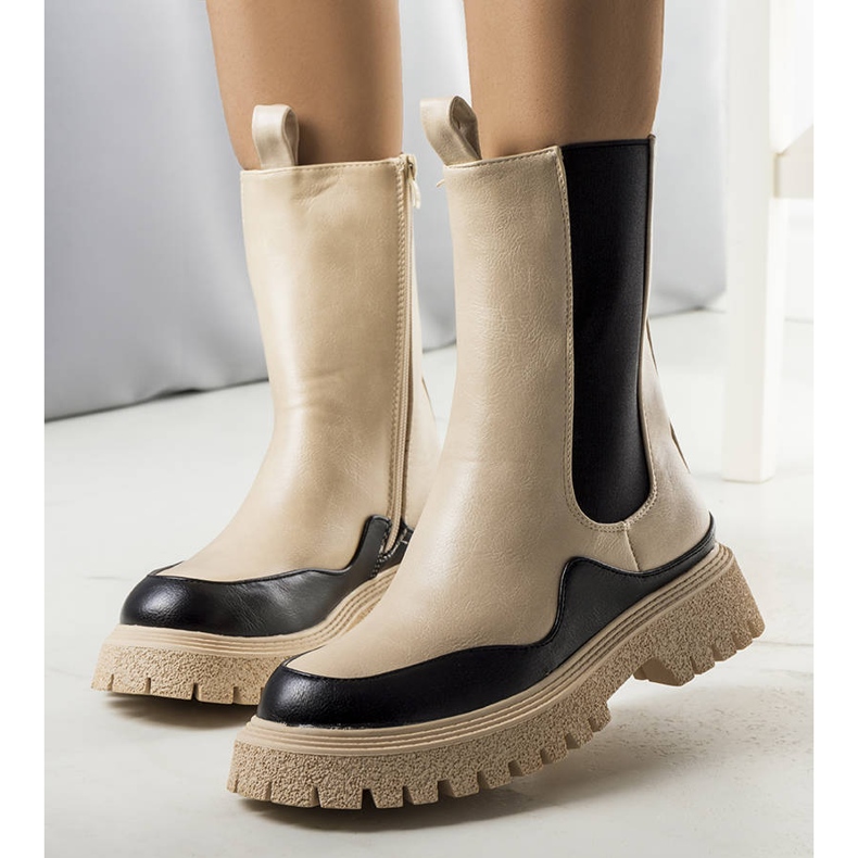 PA1 Cizme bej și negre de la Valeris negru 1