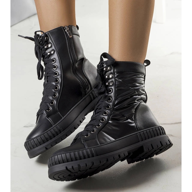 Cizme izolate negre de la Hamina negru 1