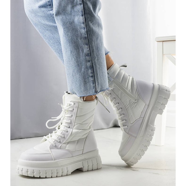 BM Cizme de zapada izolate albe de la Arinna 1