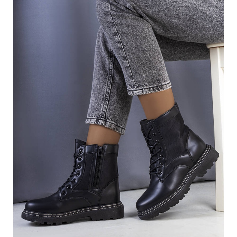 Cizme izolate negre de la Krylo negru 1