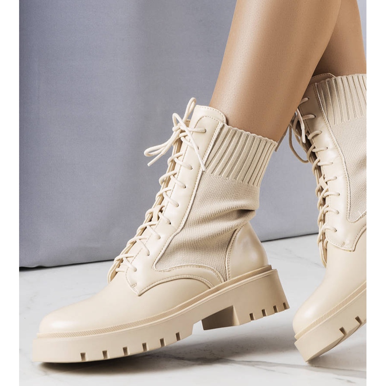 BM Tenisori bej de la Ensley 1