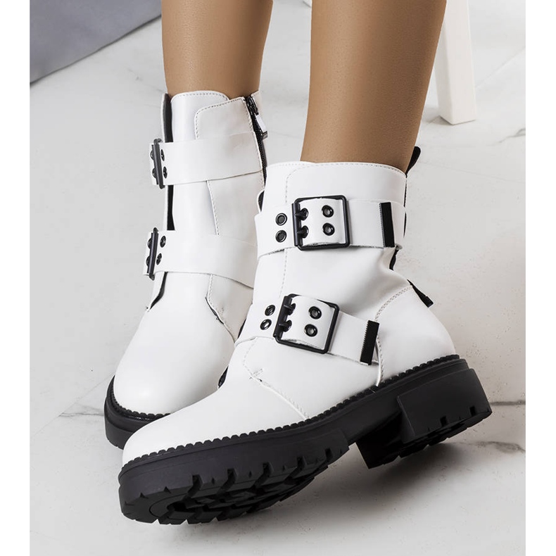 Cizme izolate Cantin albe 1