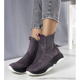 PA1 Cizme izolate gri de la Takani 1