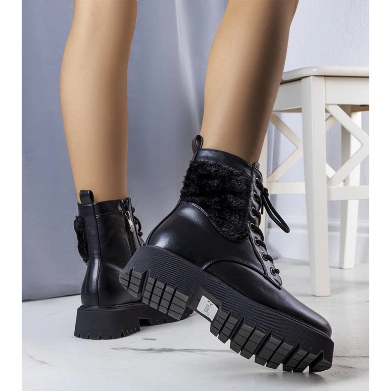 Cizme negre izolate cu blană de la Dixie negru 1