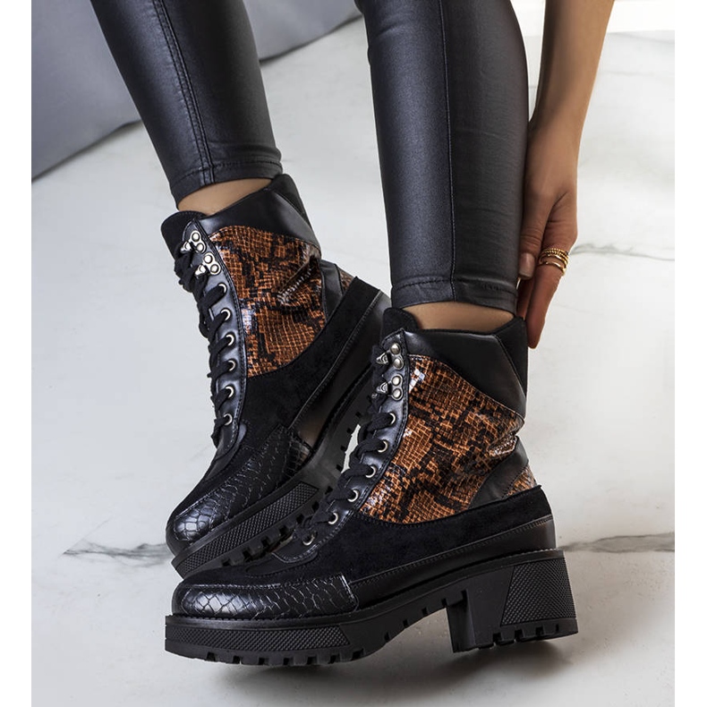 Cizme izolate negre decorate cu inserții Fox negru 1