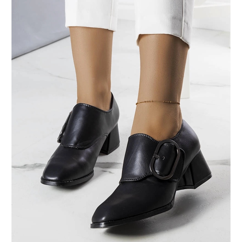 Pompe cu toc negru de la Ailani 1