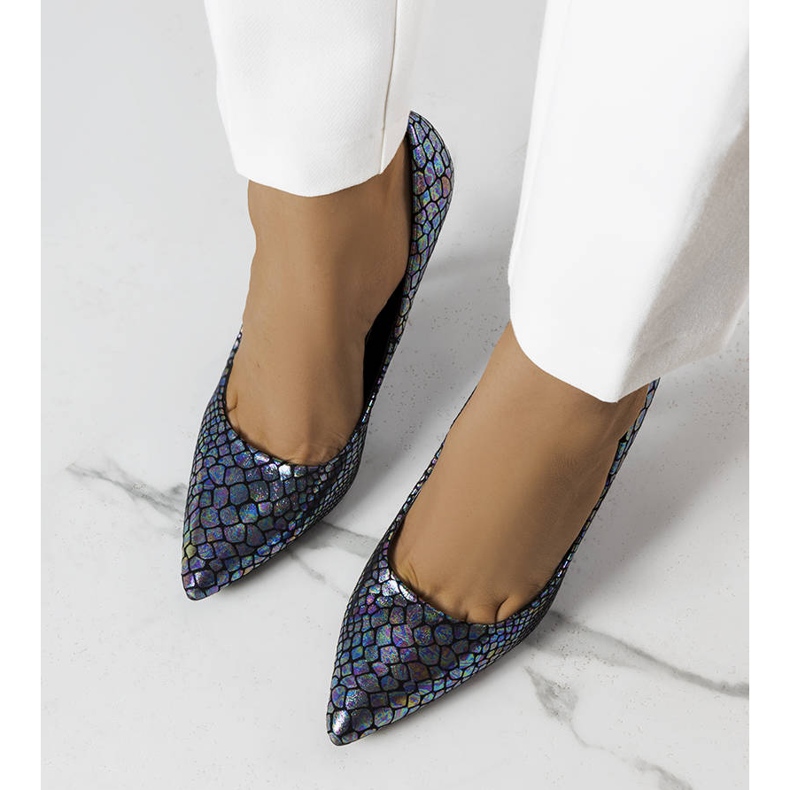 Pompe lacuite bleumarin de la Estelle albastru 1