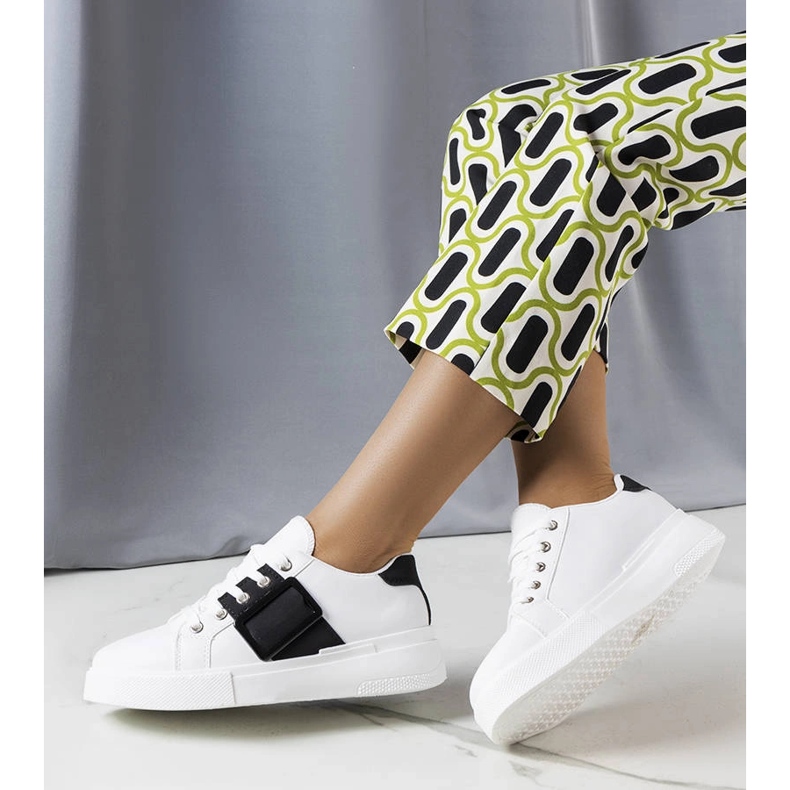 Adidași albi decorați cu cataramă Erin neagră 1